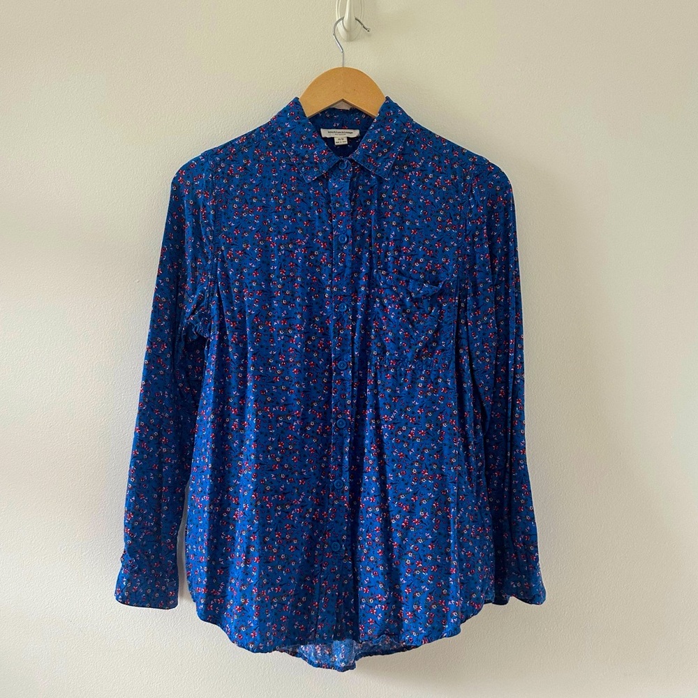 Blue Floral Button Down Size Medium